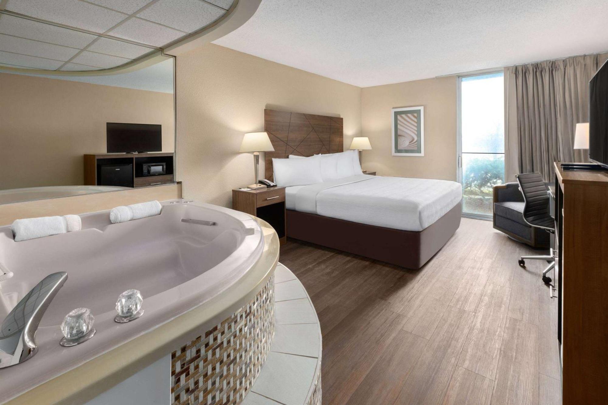 Wingate By Wyndham Troy Hotel Bagian luar foto