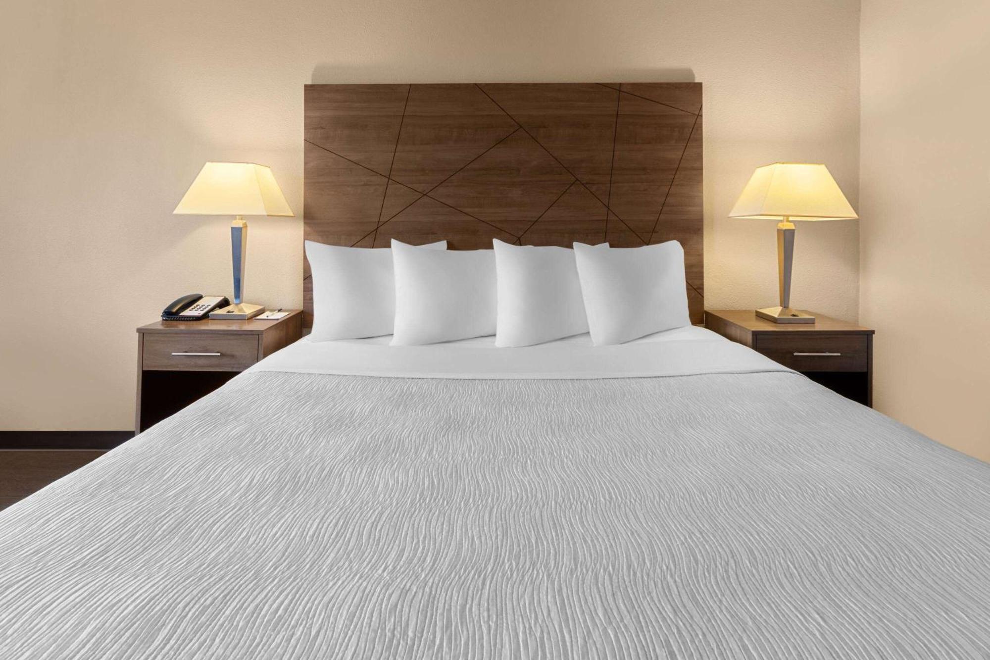 Wingate By Wyndham Troy Hotel Bagian luar foto