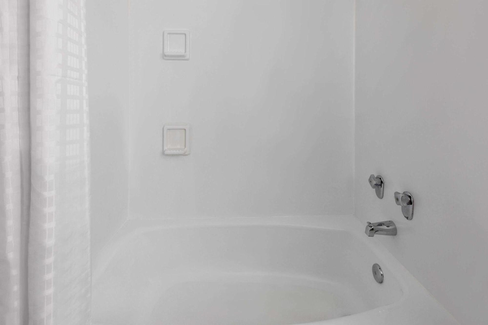 Wingate By Wyndham Troy Hotel Bagian luar foto