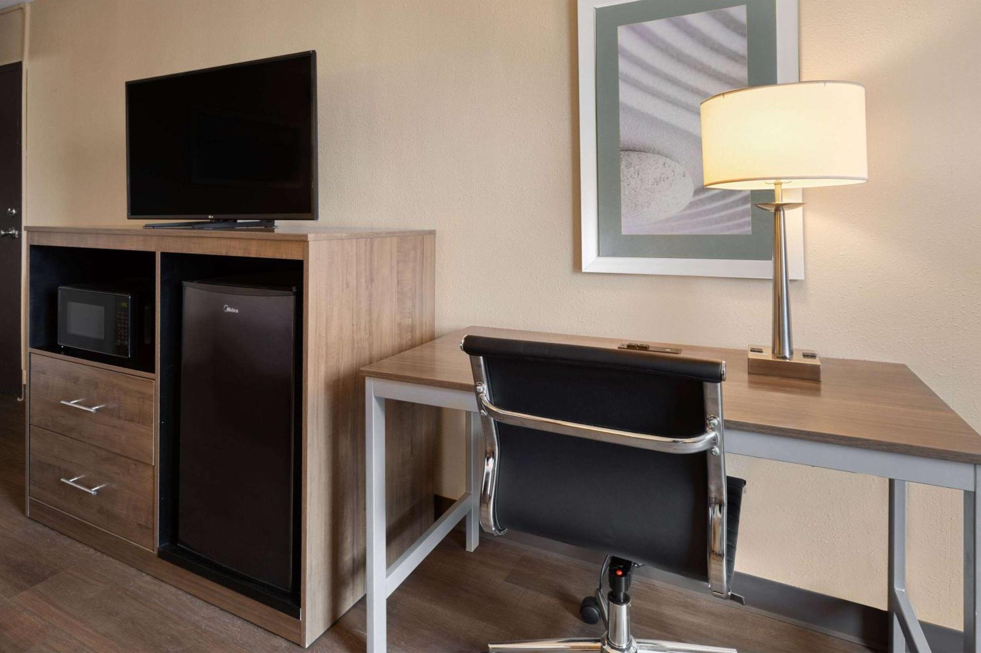 Wingate By Wyndham Troy Hotel Bagian luar foto
