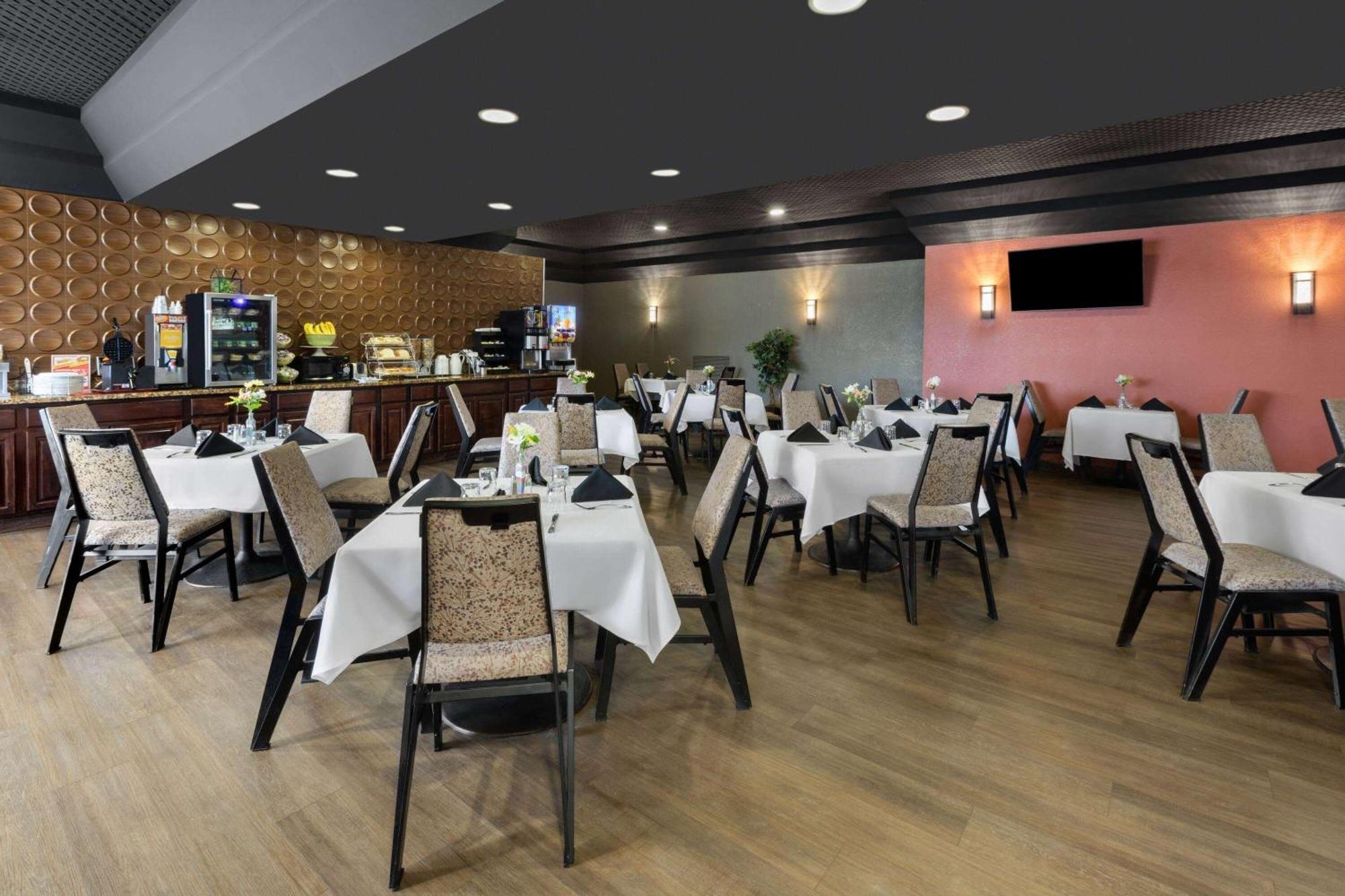 Wingate By Wyndham Troy Hotel Bagian luar foto