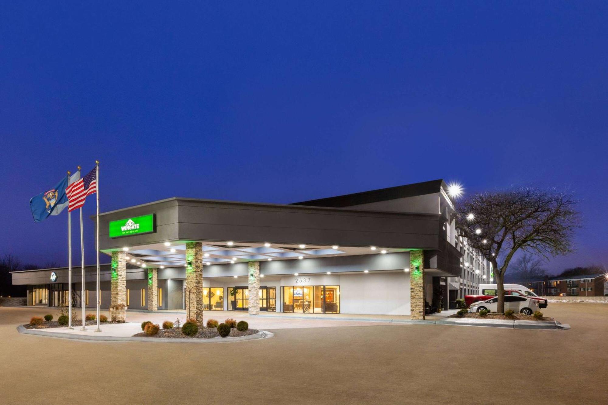 Wingate By Wyndham Troy Hotel Bagian luar foto