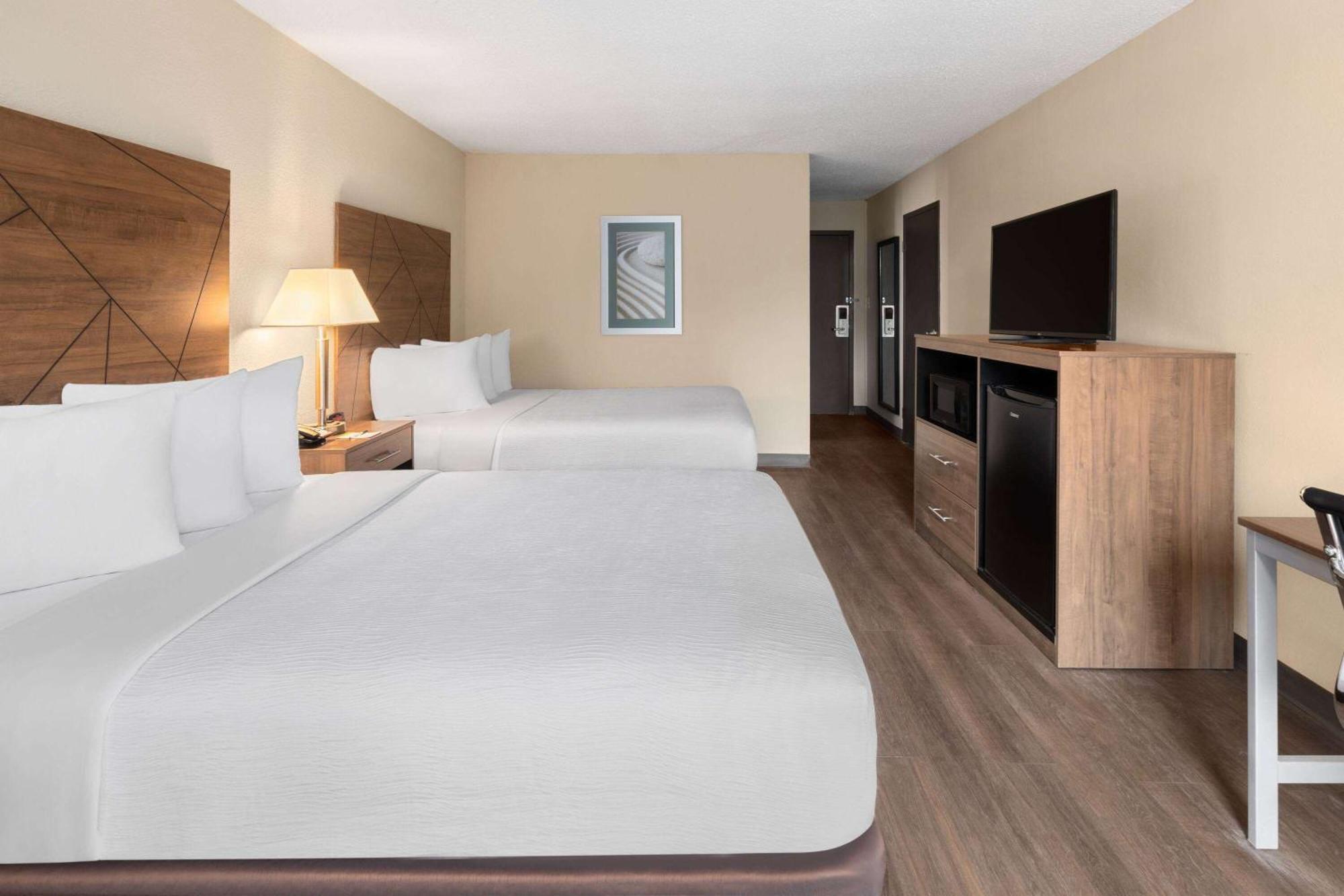 Wingate By Wyndham Troy Hotel Bagian luar foto