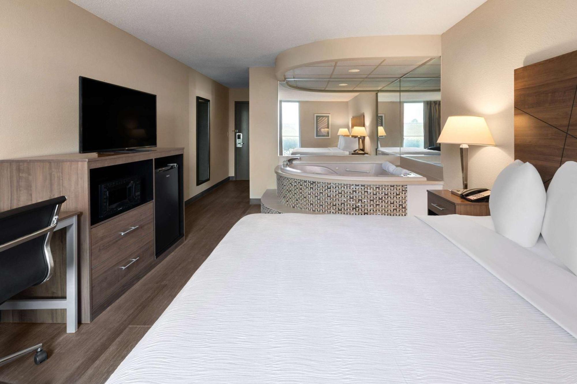 Wingate By Wyndham Troy Hotel Bagian luar foto