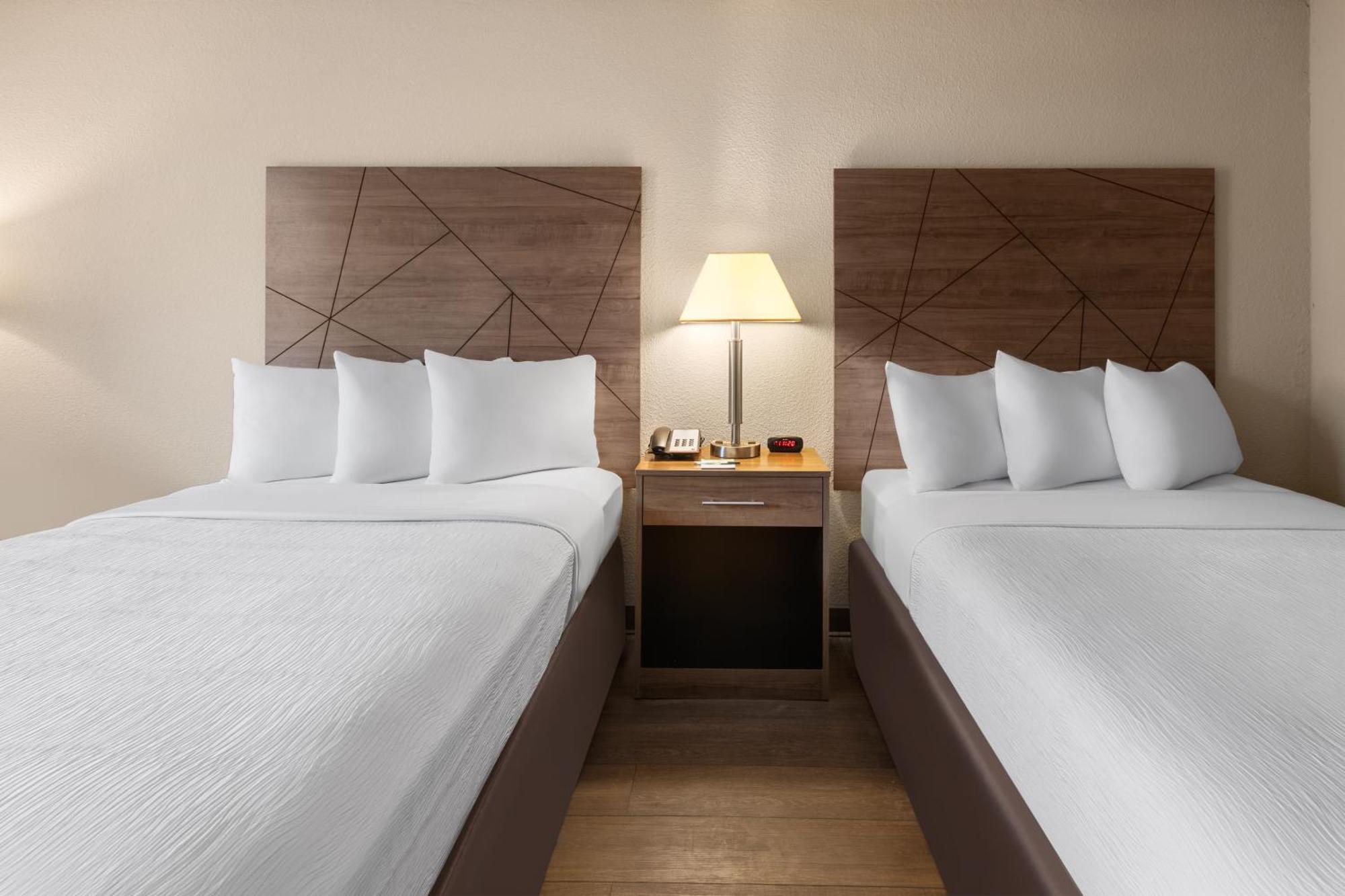 Wingate By Wyndham Troy Hotel Bagian luar foto